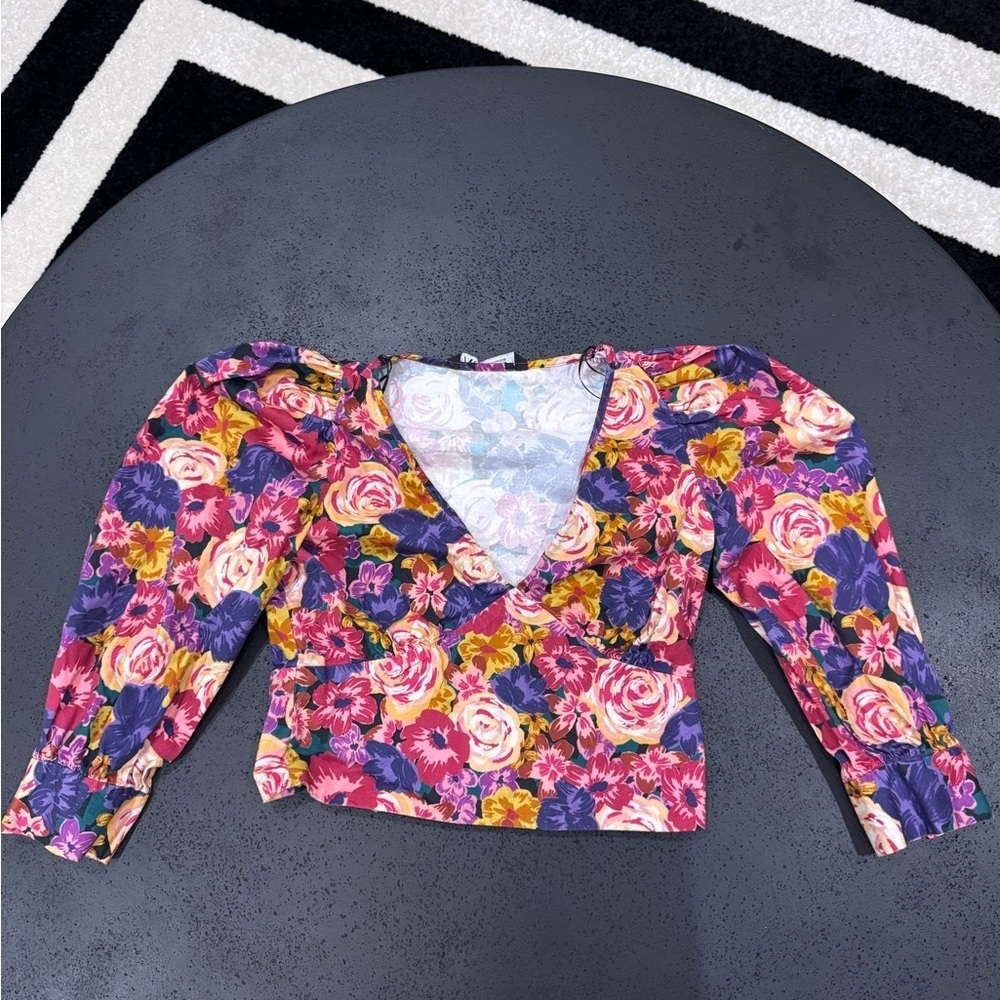 ZARA Floral Poplin Zip Closure Puff Sleeve V Neck Crop Top Size Medium GUC - Picture 3 of 7